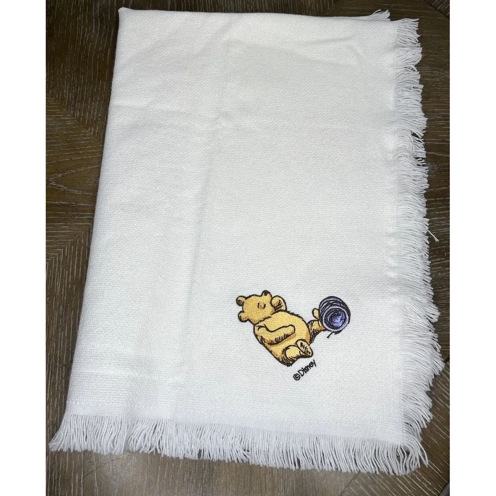Goodwin Weavers Winnie the Pooh Baby Blanket Disney‎ Embroidered White Fringe